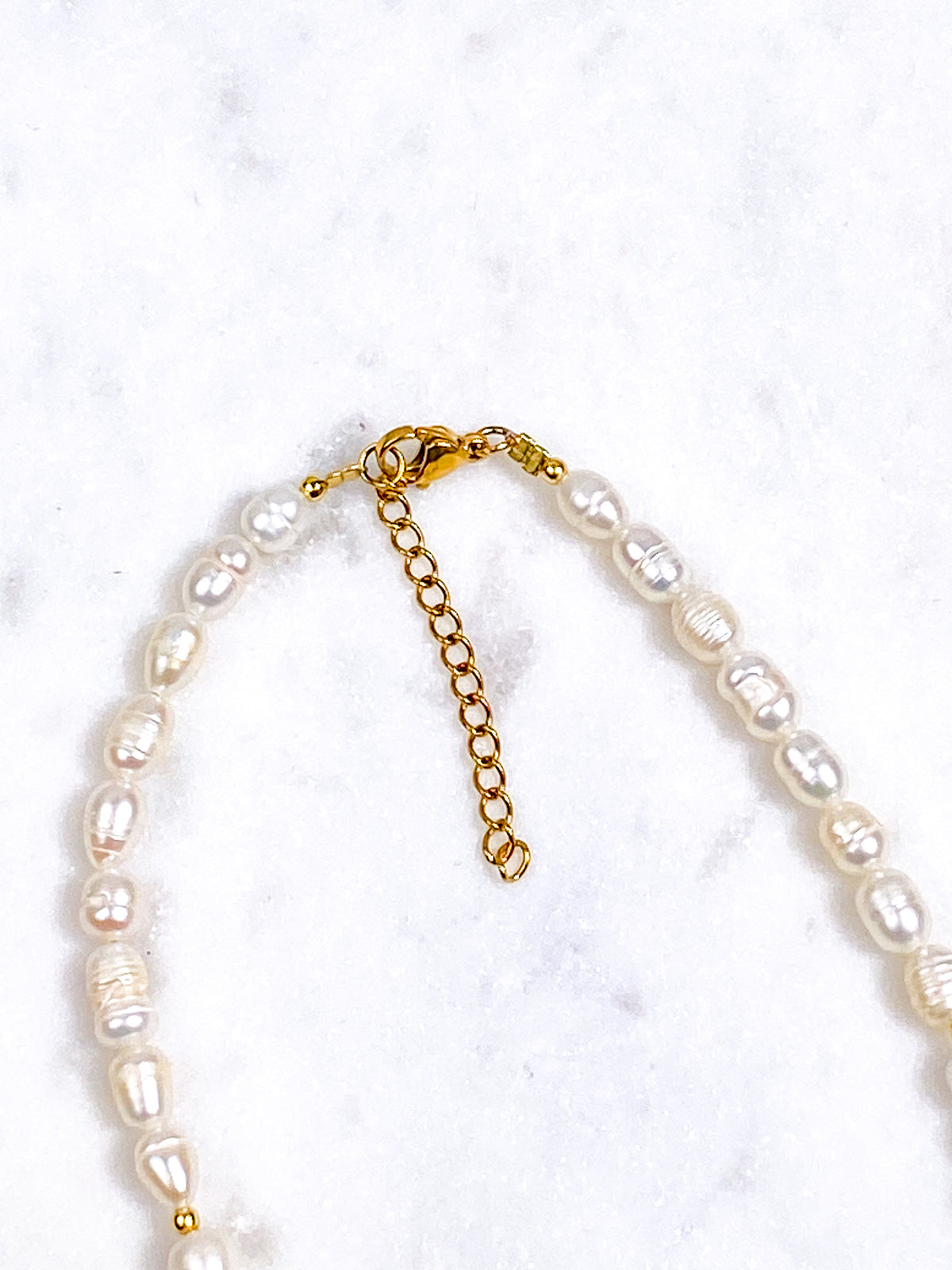 Halsband med rosa turmalin och sötvattenspärlor