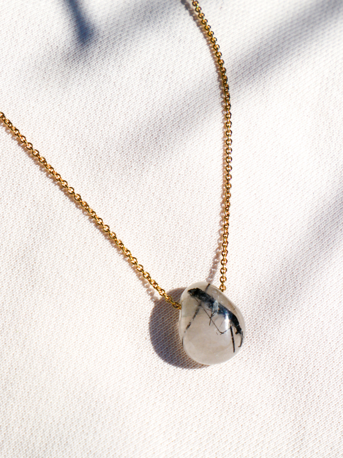 Litet halsband med turmalinkvartsdroppar