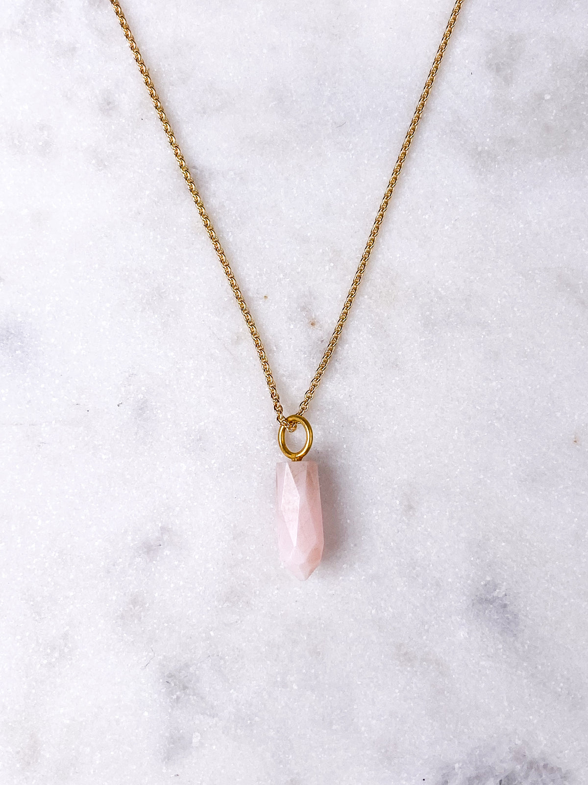 Halsband med rosa opalspik