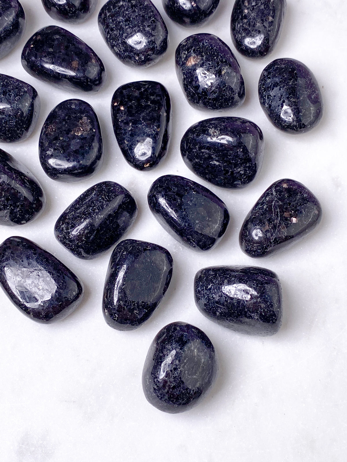 Nuumit (Greenlandic) polerad