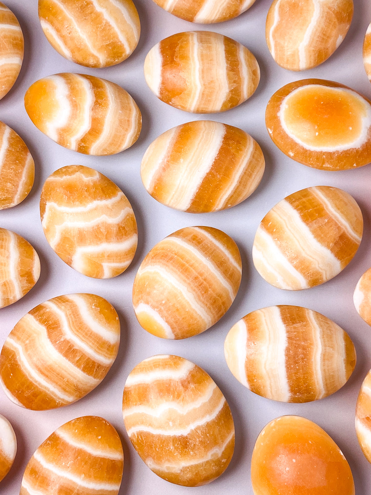 Orange kalcitpalmsten med band