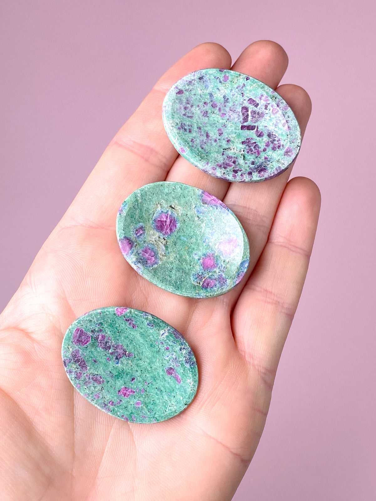 Rubin i Fuchsite Worrystone