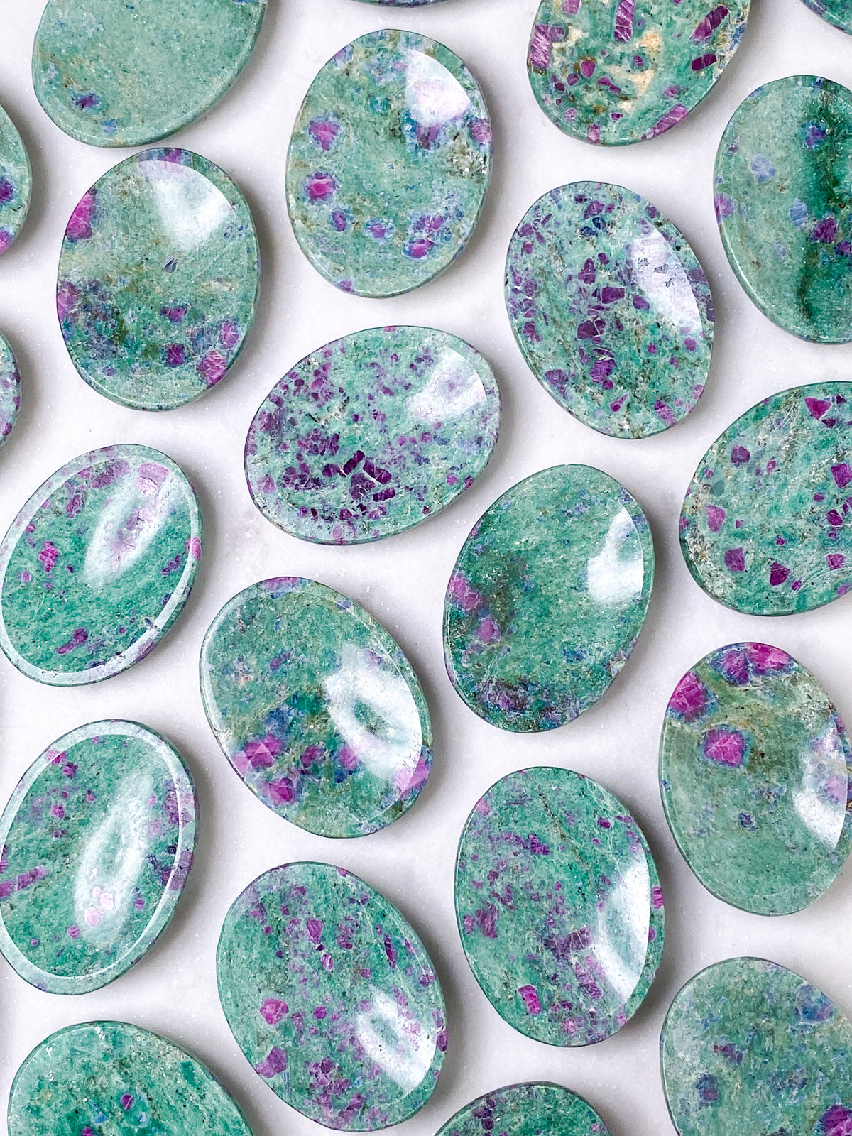 Rubin i Fuchsite Worrystone