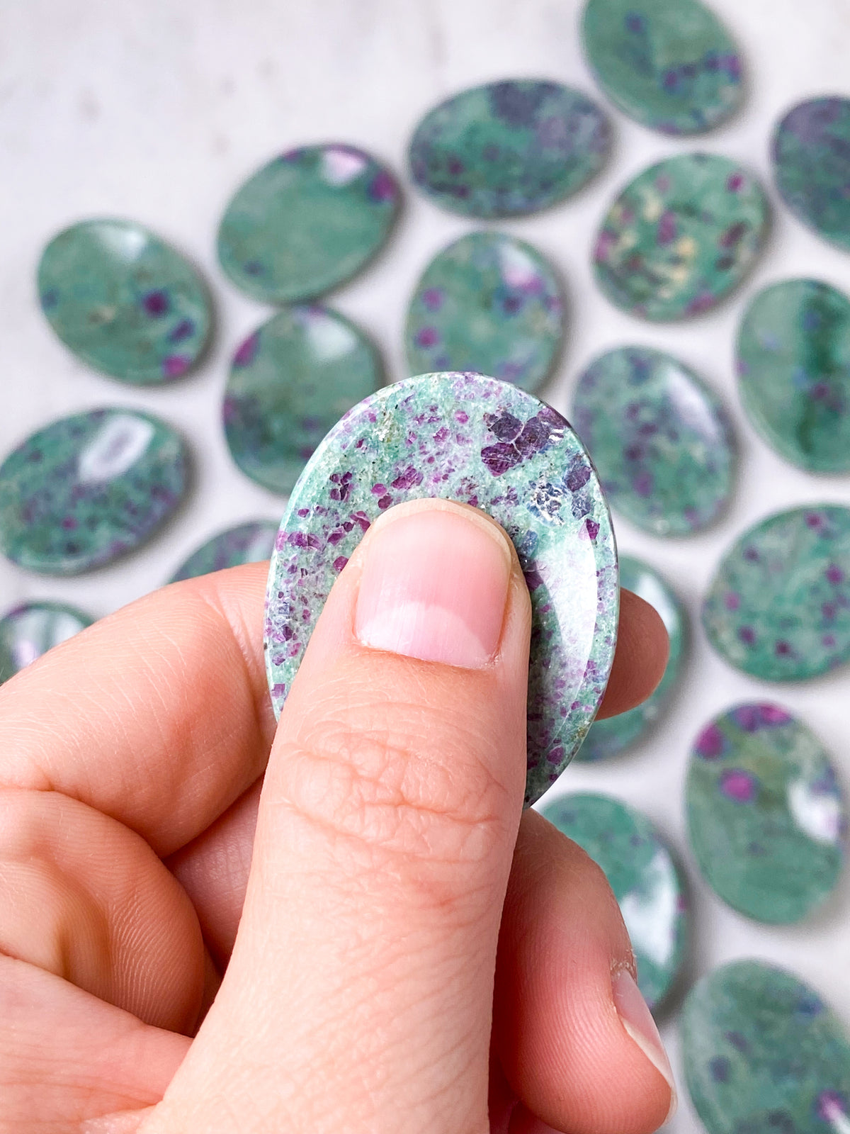 Rubin i Fuchsite Worrystone