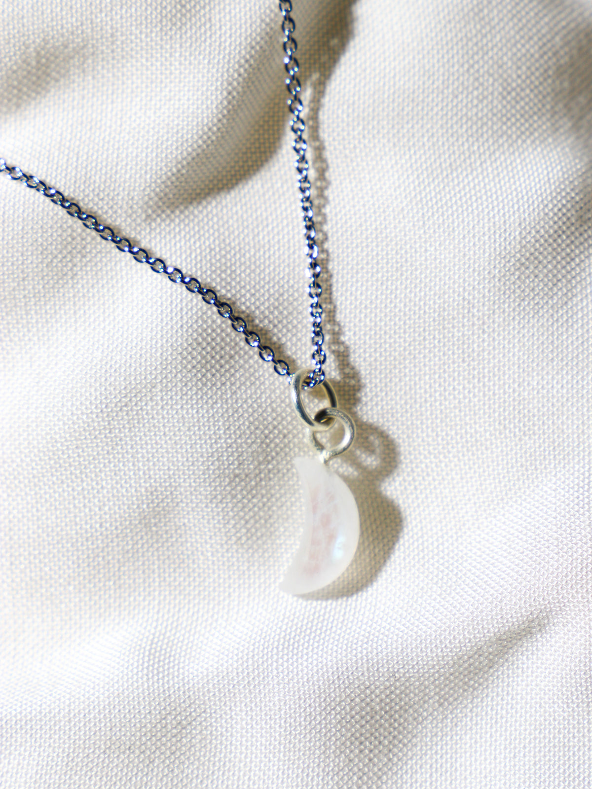 Mini Månhalsband (Regnbågsmånsten)