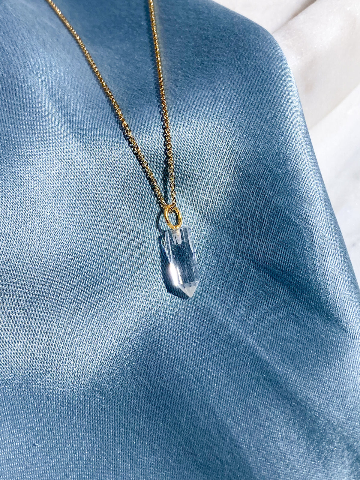 Halsband med bergskristallspik