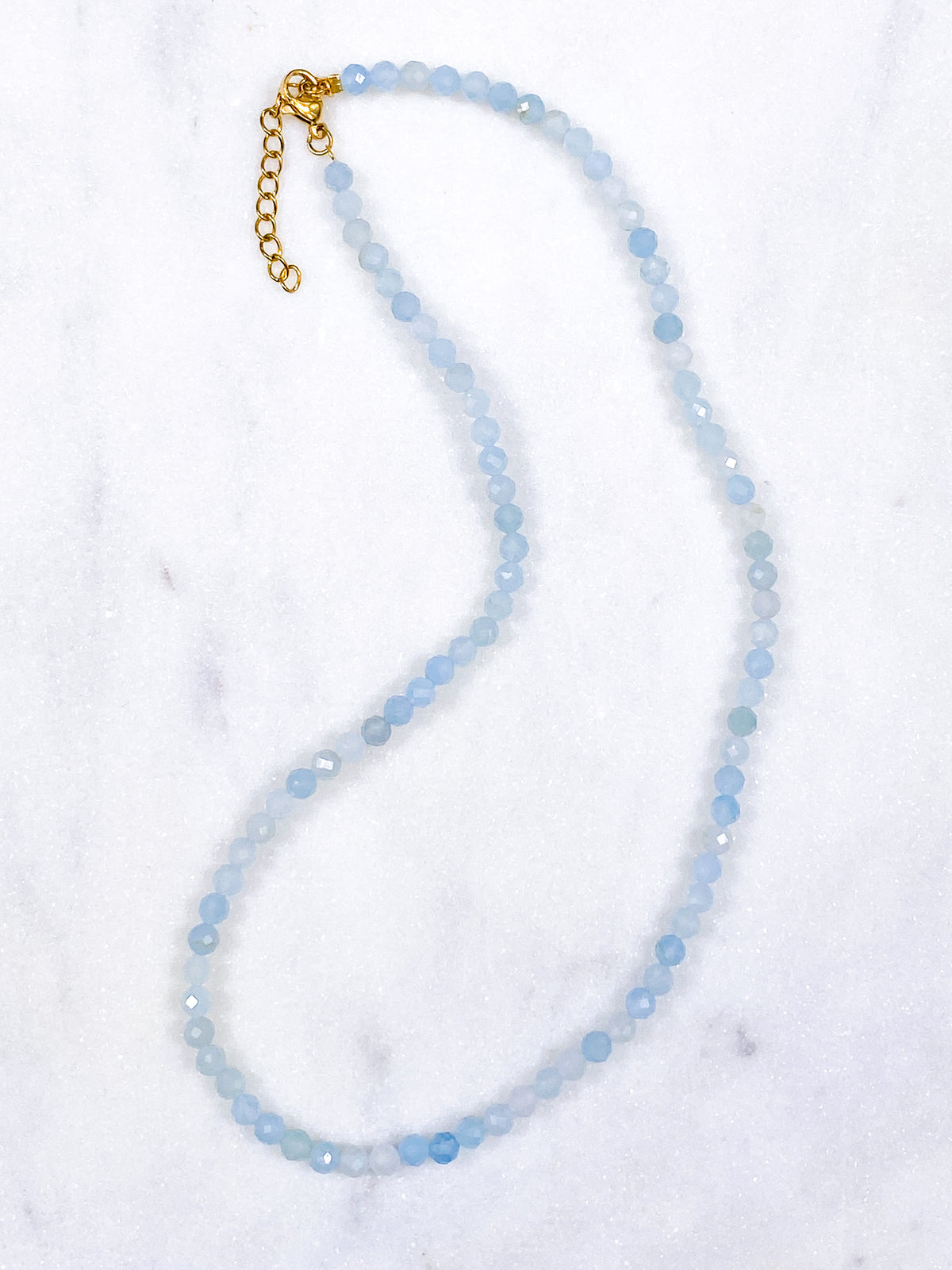 Halsband med akvamarin och fasetter