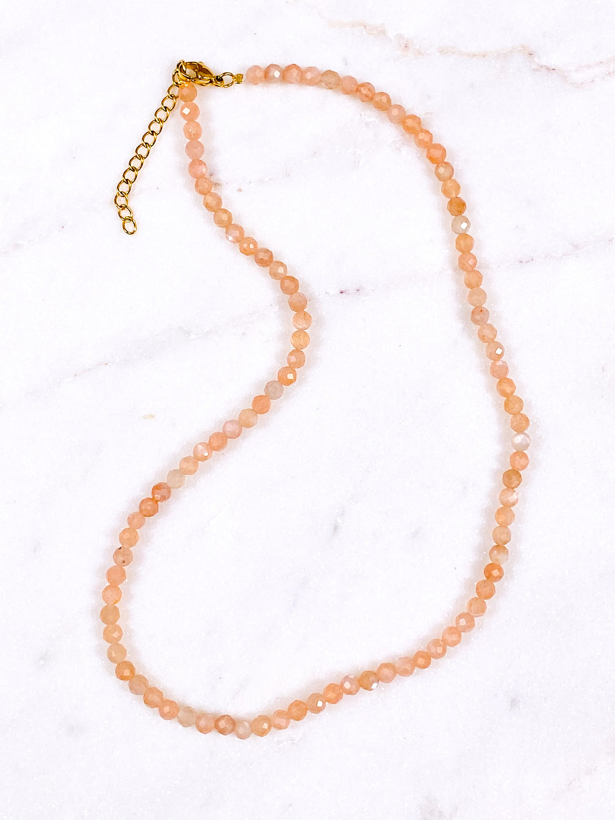Halsband med månsten och persika