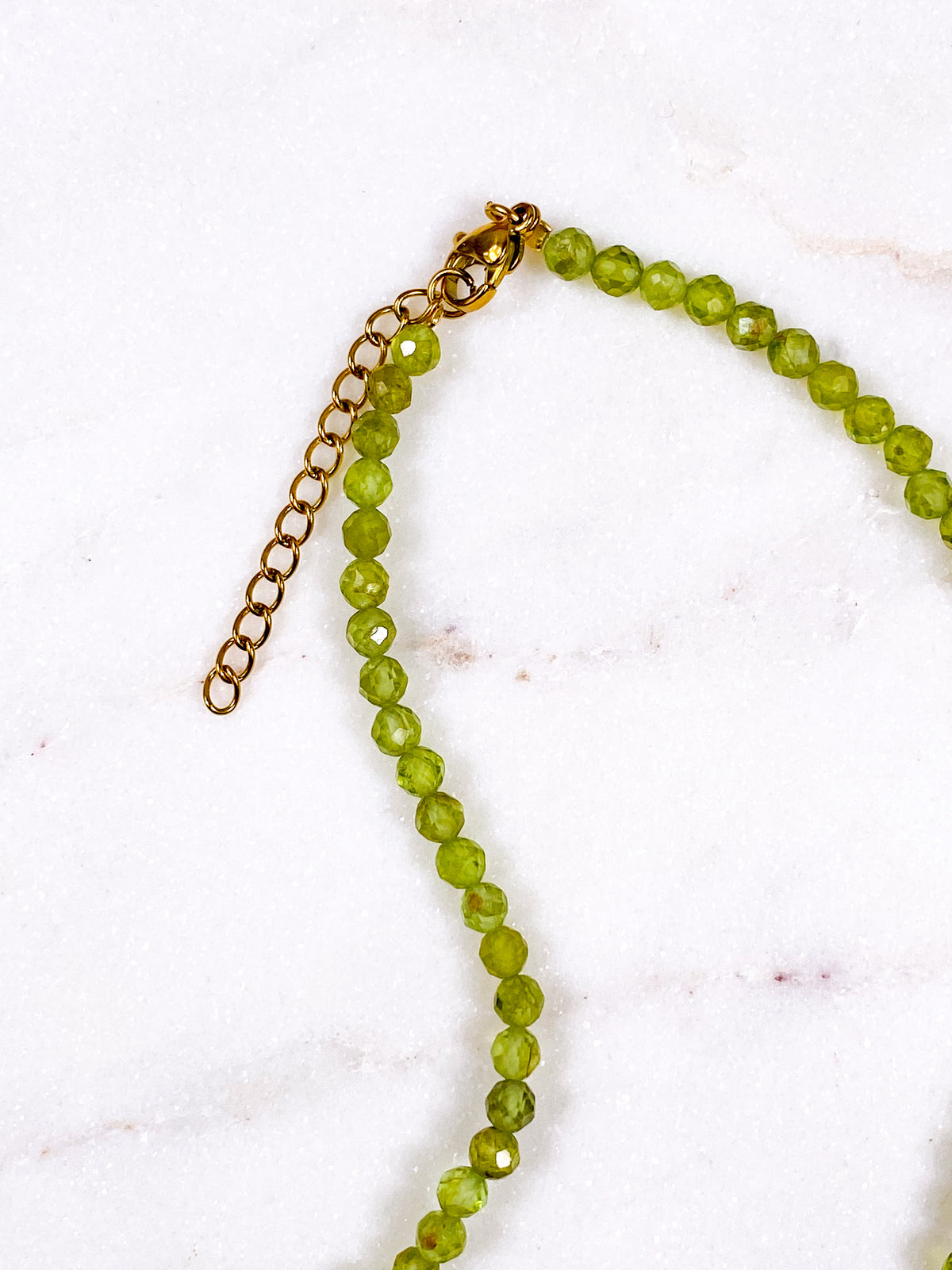 Peridot fasetterat halsband