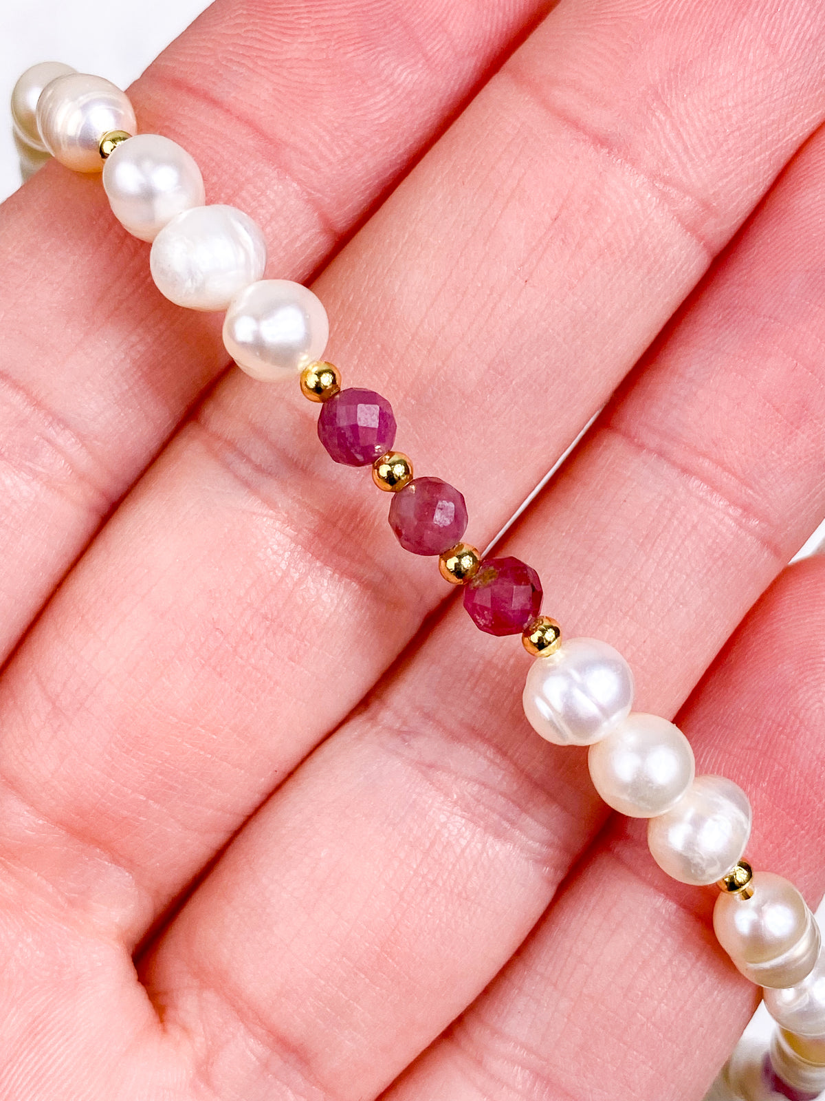 Halsband med rosa turmalin och sötvattenspärlor