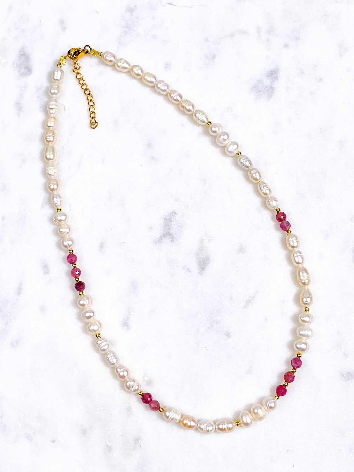 Halsband med rosa turmalin och sötvattenspärlor