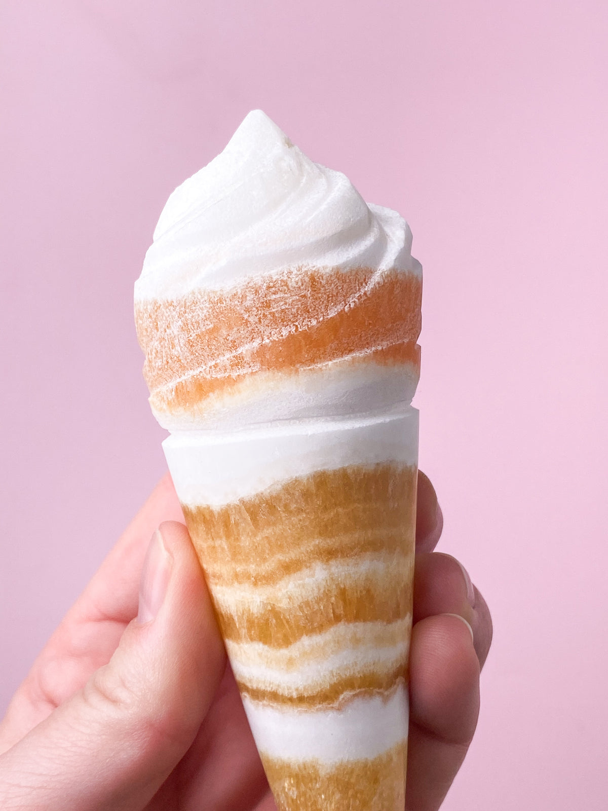 Orange Kalcit Ädelsten med Band (Nr. 17)