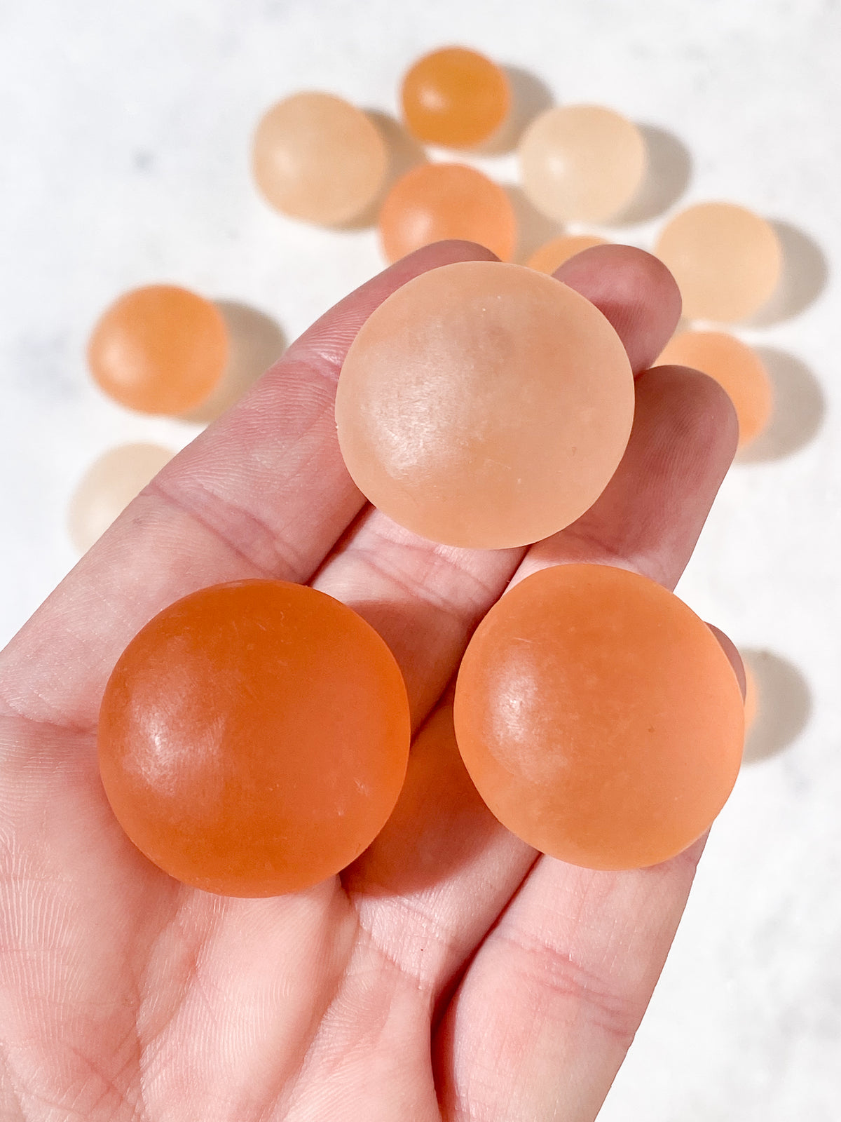 Orange selenit polerad