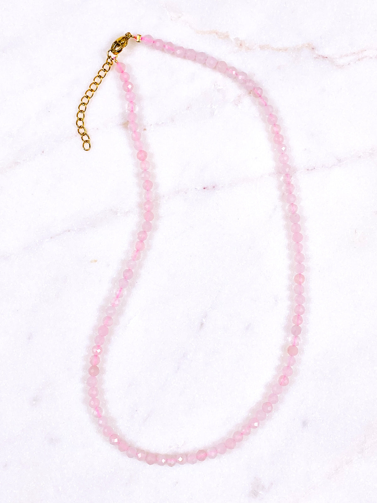 Halsband med fasett i rosenkvarts 