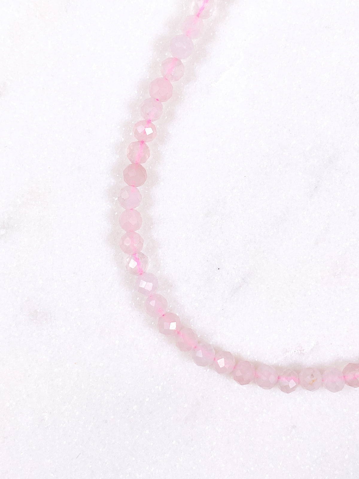 Halsband med fasett i rosenkvarts 