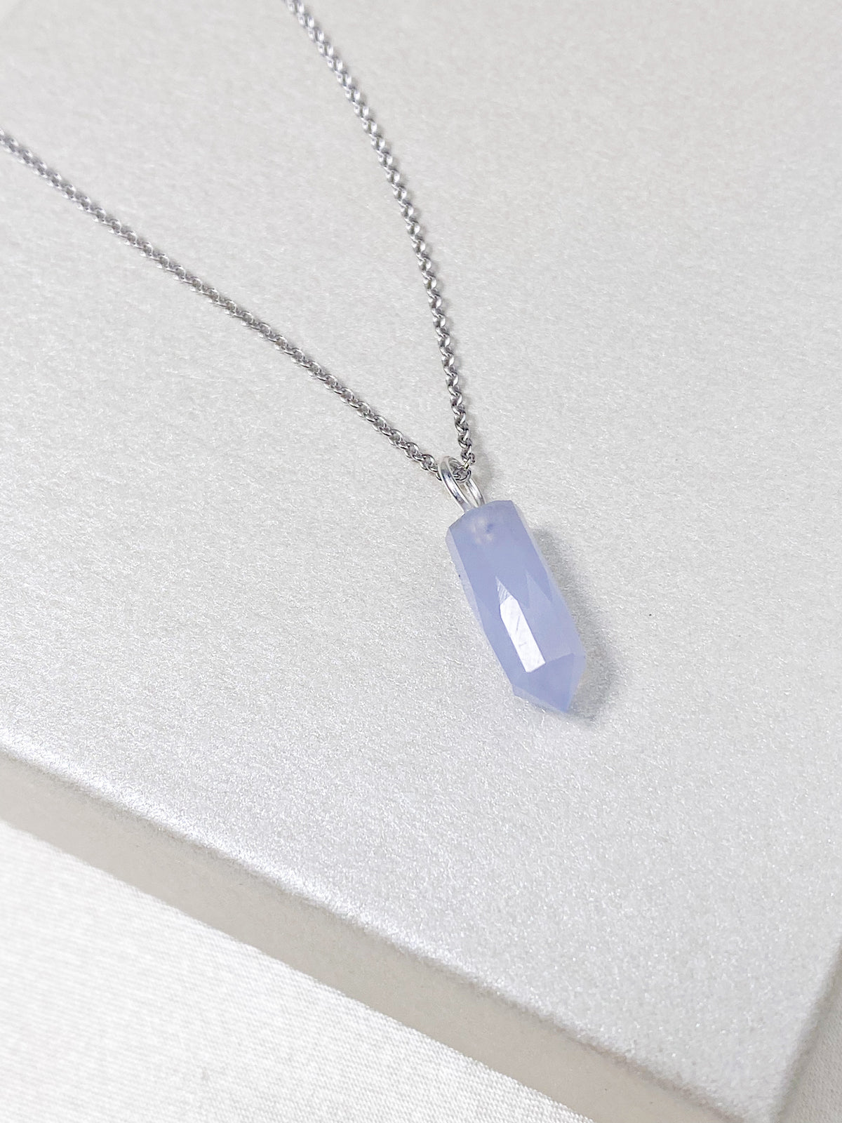 Halsband med spetsagat